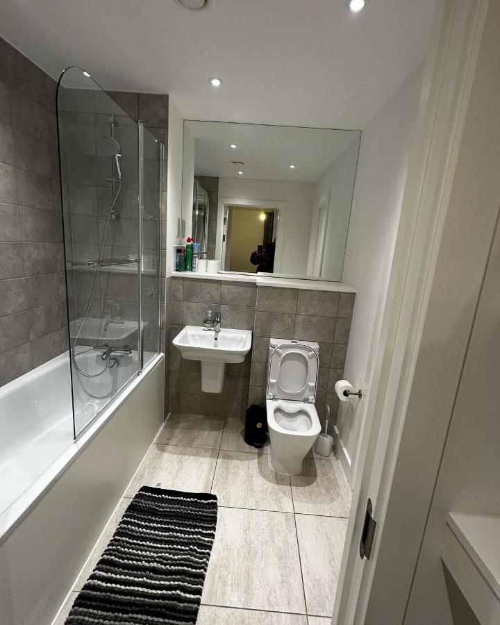Luxury 2 Bedrooms Apartment บาร์คกิ้ง ภายนอก รูปภาพ